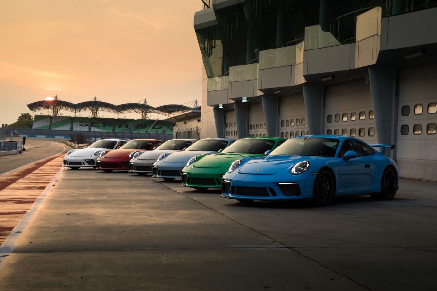  Porsche 911 GT3 (991) 2018 года  (MY) (фото 5 из 21)